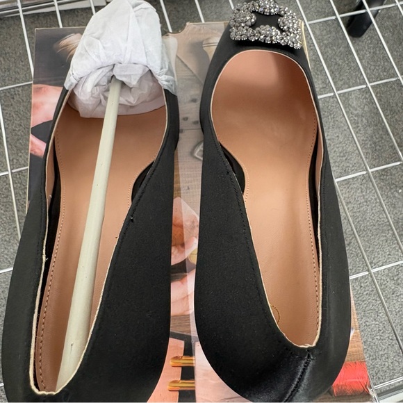 Elegant Black Satin Women's Pumps with Crystal Embellishment - Picture 2 of 5